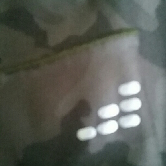 bcg athletic "cammo"  capris size sm. EUC - Picture 2 of 4